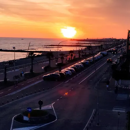 With Seaview Casa Davidoff Lido di Ostia